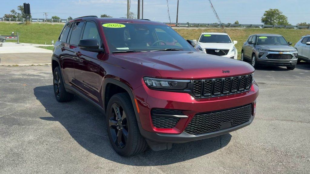 2025 Jeep Grand Cherokee photo 8