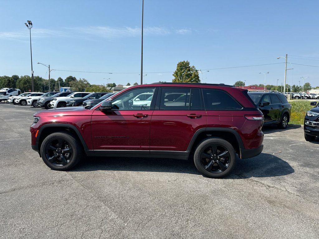 2025 Jeep Grand Cherokee photo 10