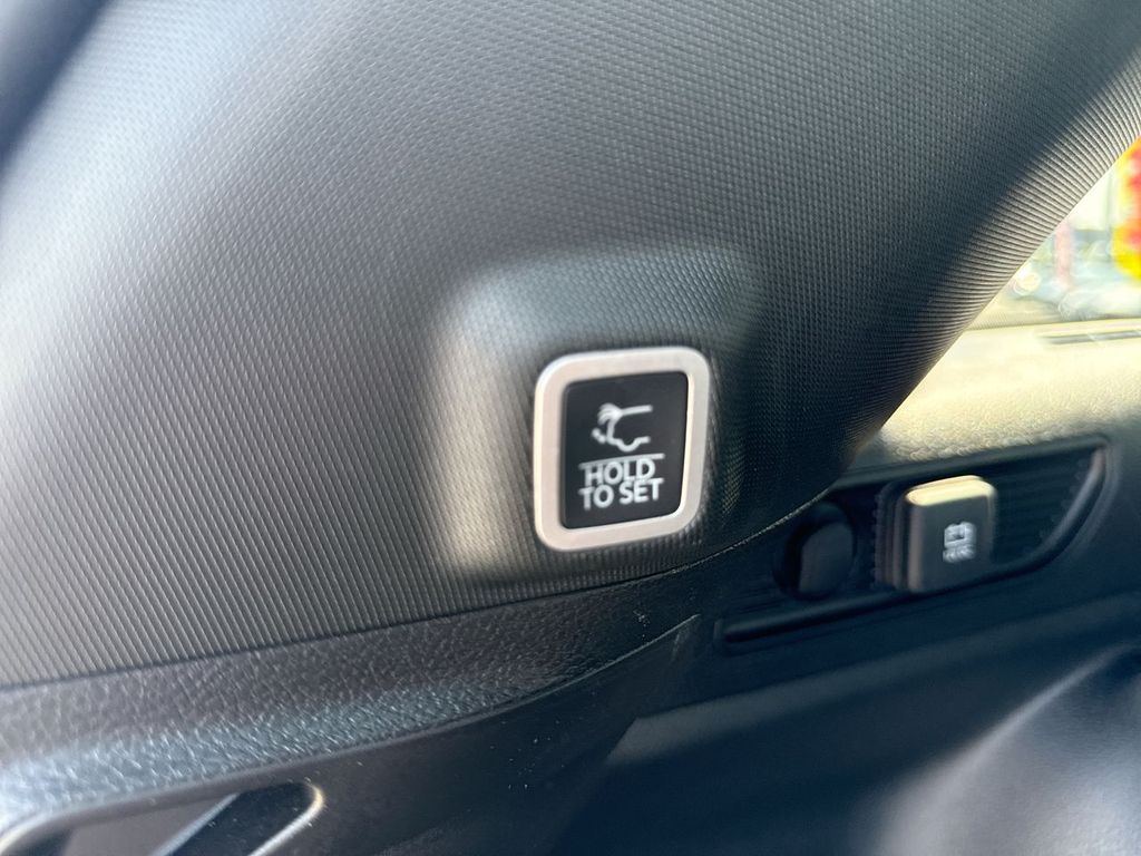 2025 Jeep Grand Cherokee photo 17